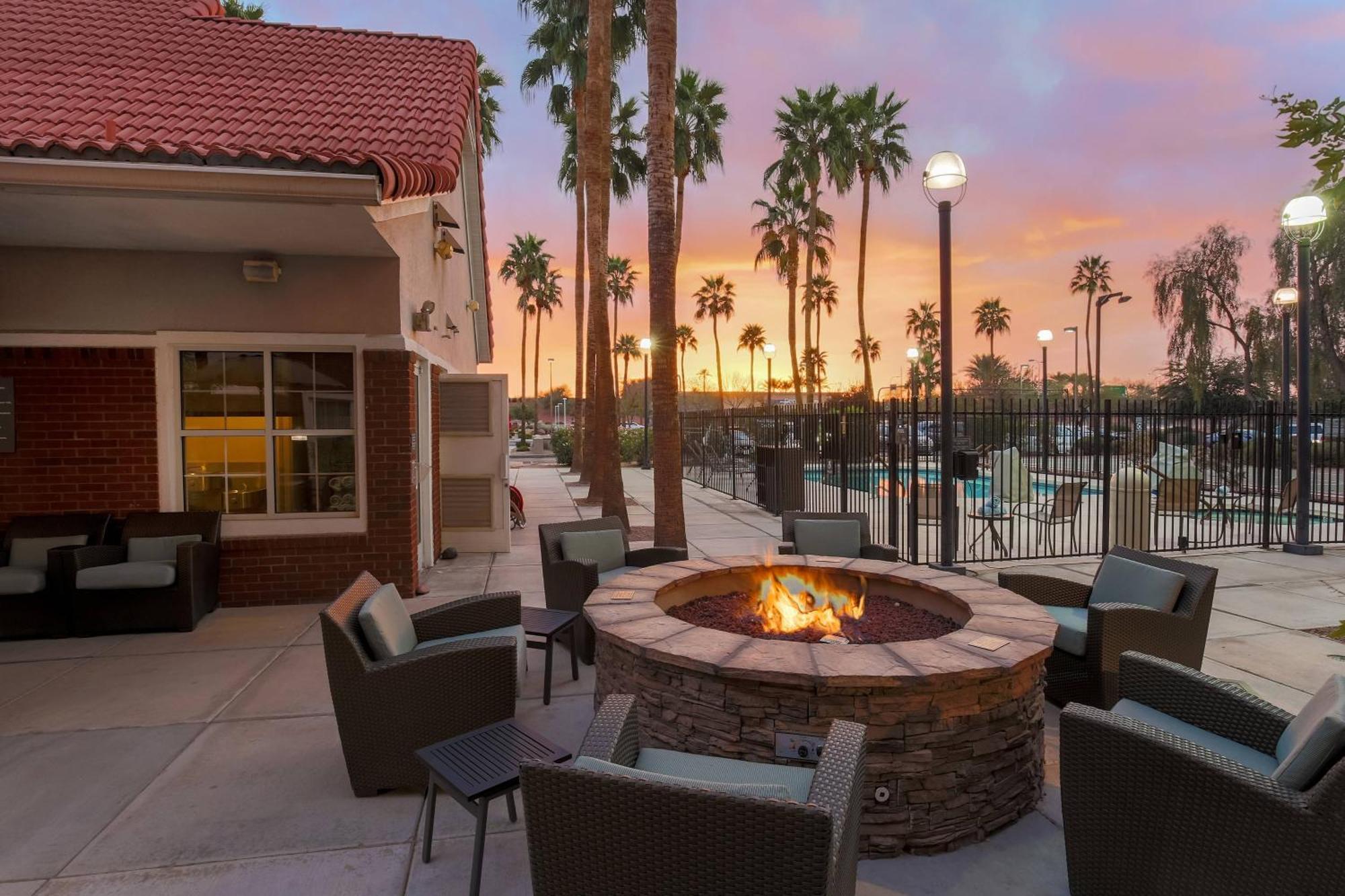 Residence Inn Phoenix Chandler/Fashion Center Екстериор снимка