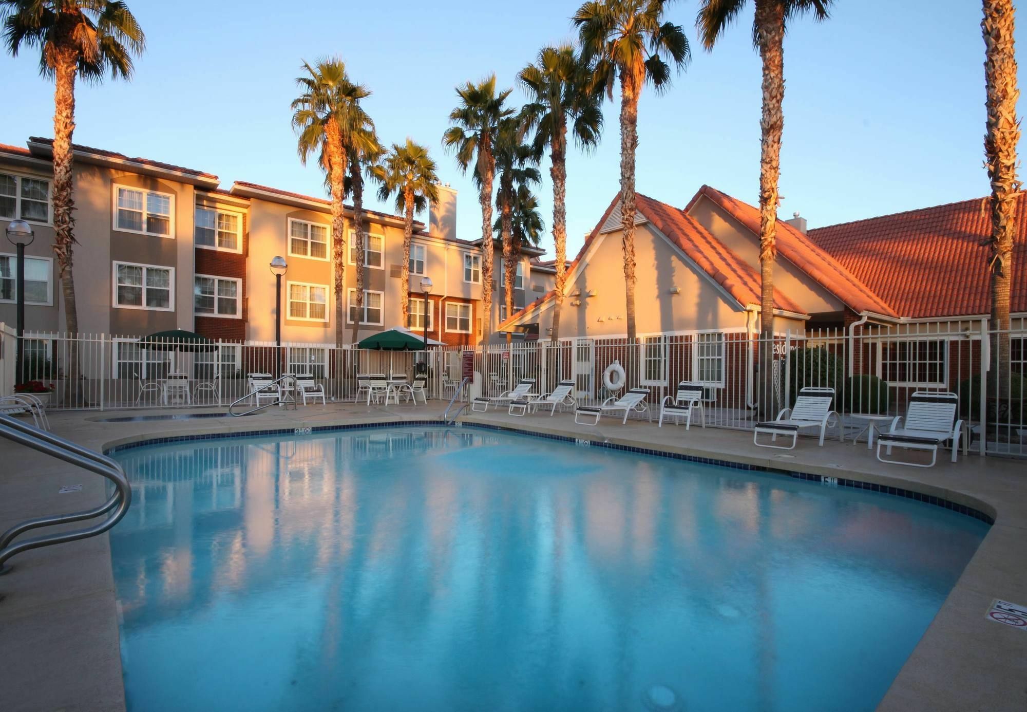 Residence Inn Phoenix Chandler/Fashion Center Екстериор снимка